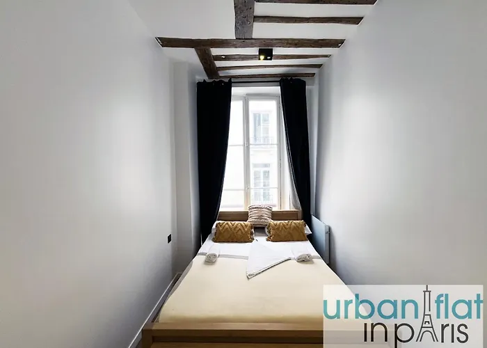 Urban Flat 108 - Classic Parisian 4 Bdr Flat